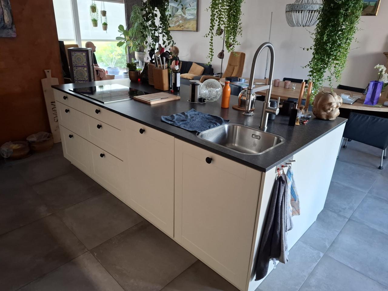 Luxe complete keuken met kookeiland incl. apparatuur. Zelf demonteren.