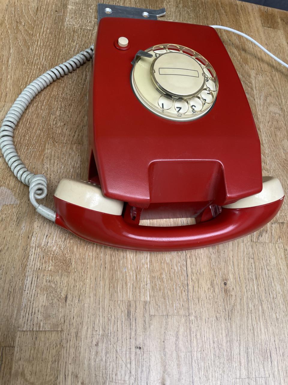 Te koop PTT telefoon W65  wandmodel