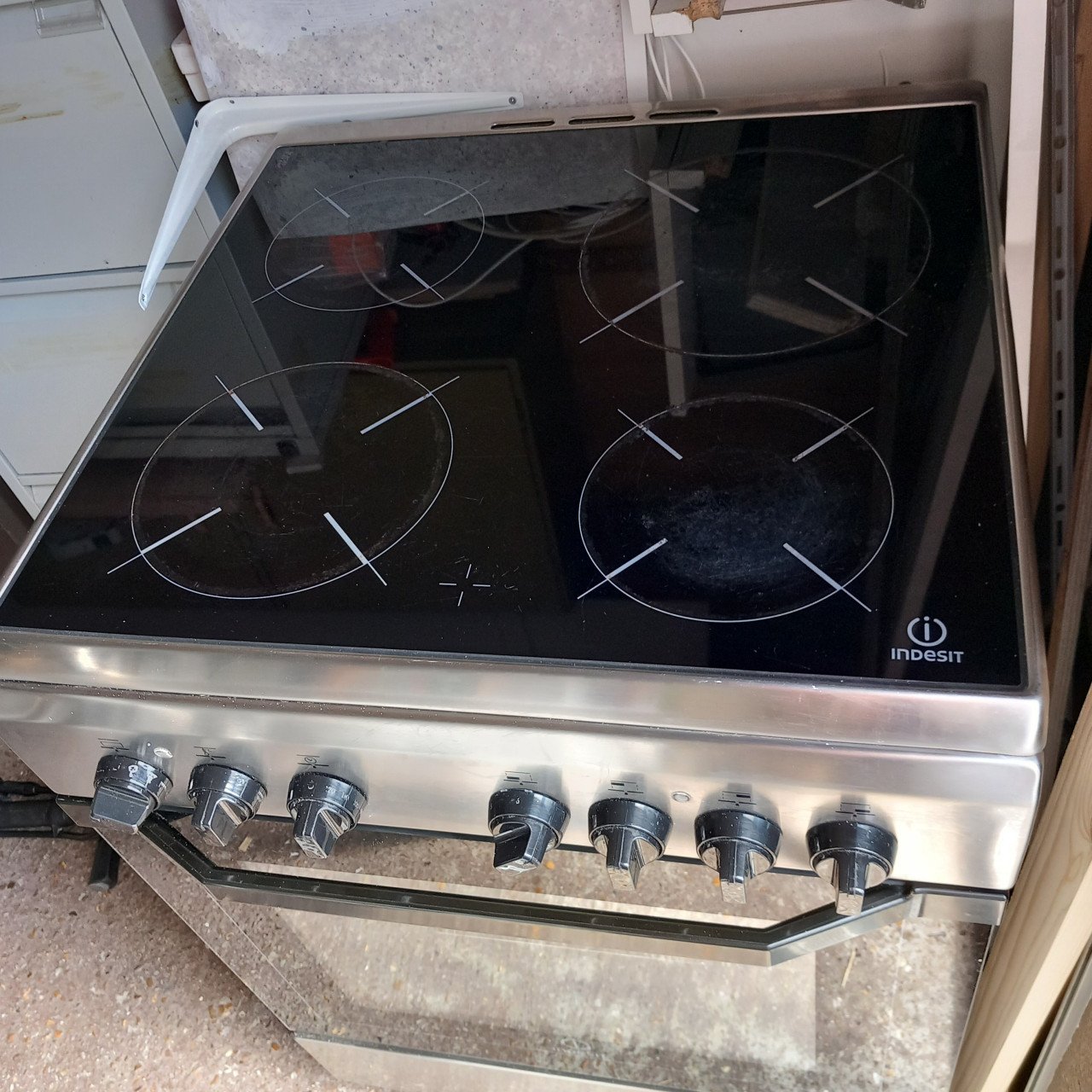 Elektrische oven met elektrisch ceran kookplaat