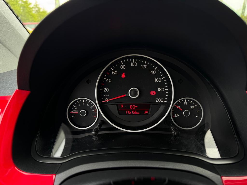 Volkswagen UP! 1.0 high up! * panoramadak * cruise control * stoelverwarmin