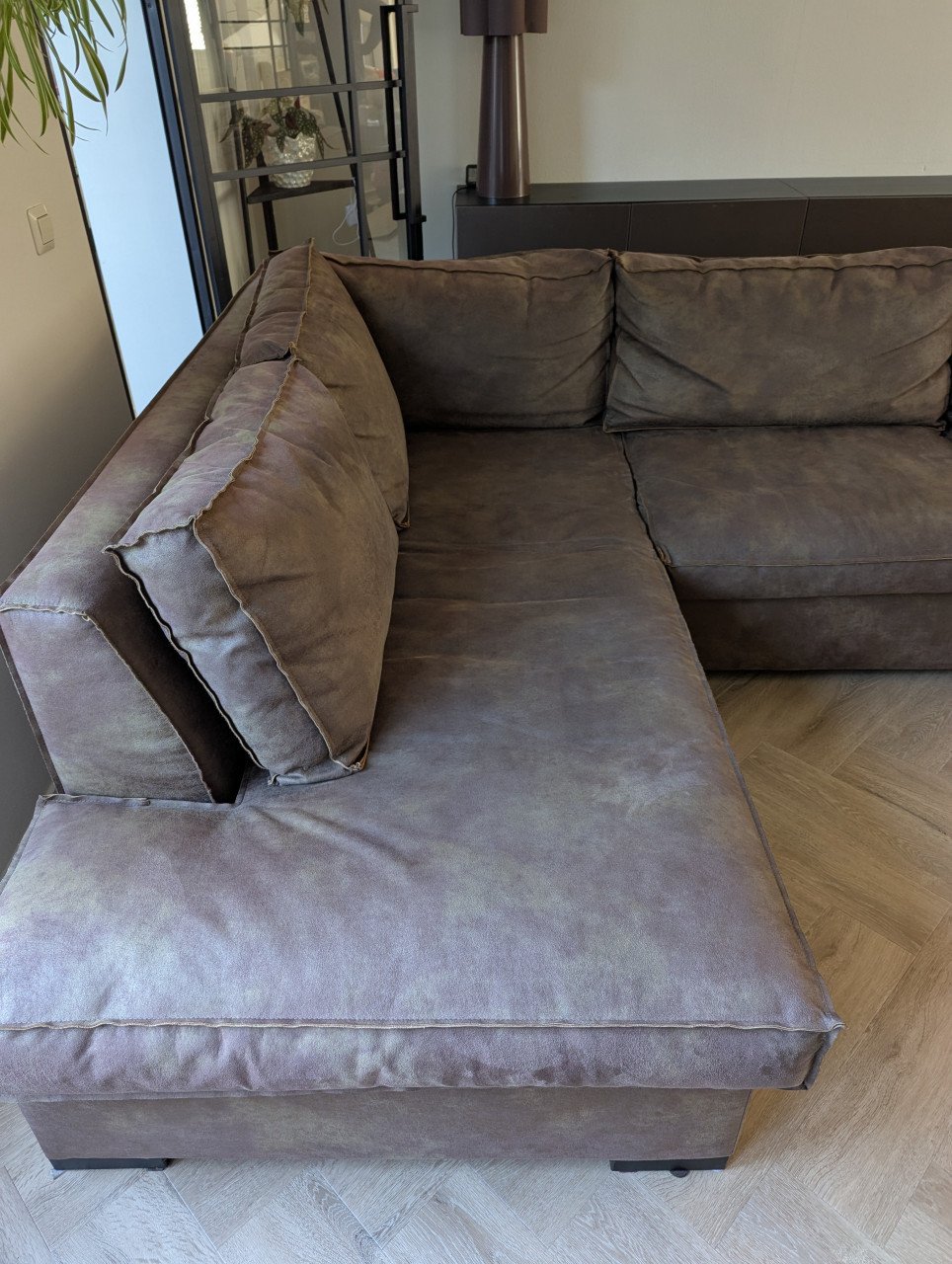 Stoere bruine hoekbank te koop