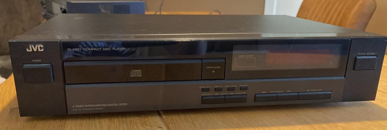 JVC cd-speler XL-V221 met afstandsbediening.