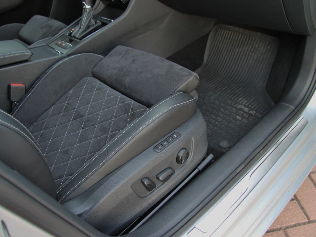 Skoda Superb combi 1.4 tsi iv 218pk sportline | pano dak | trekhaak