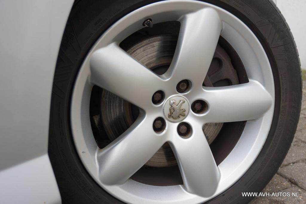 Peugeot 407 coupé 2.2-16v pack