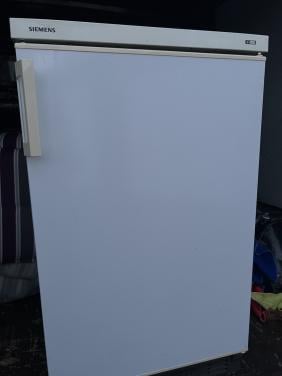 Siemens vrieskast 85x50x60 cm. HBD. vriezer inhoud 100 liter.