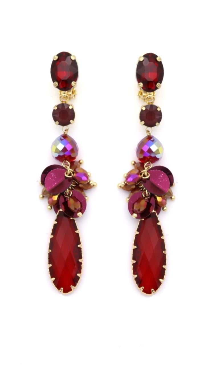 Prachtige oorclips met langwerpige rode hanger en kralen