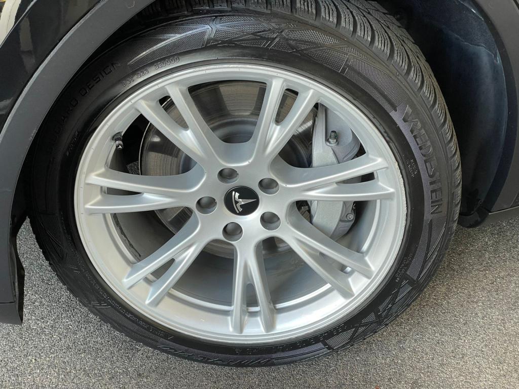 Tesla Model Y long range awd 75 kwh