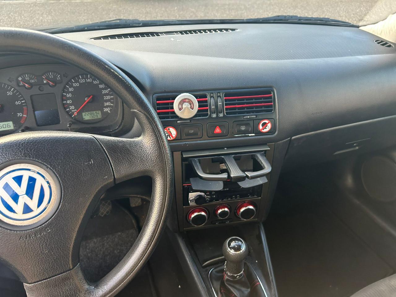 Volkswagen Bora 1.6-16V Mooie Auto! Lees Tekst!