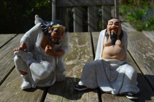 2 Beeldjes zgn. 'Immortals' China, laat 20e eeuw. Prima cond.