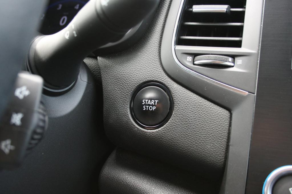 Renault Megane 1.3 tce limited / trekhaak / navi / pdc / keyless