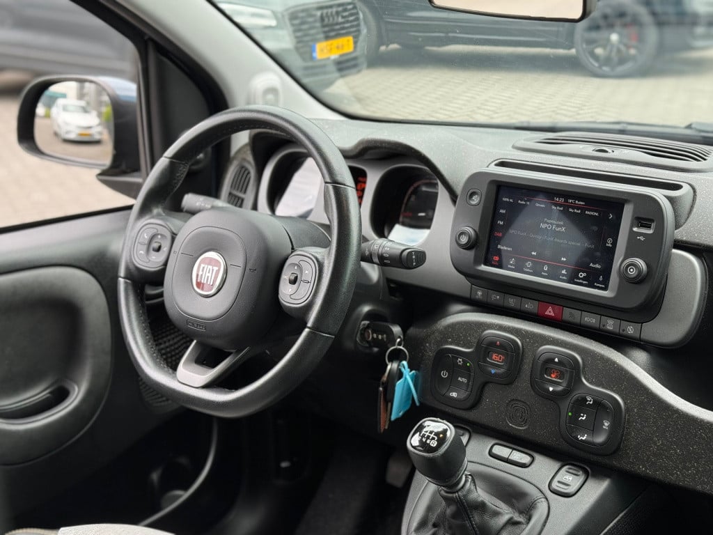 Fiat Panda 1.0 hybrid cross * stoel + voorruit verwarming * airco * bluetoo