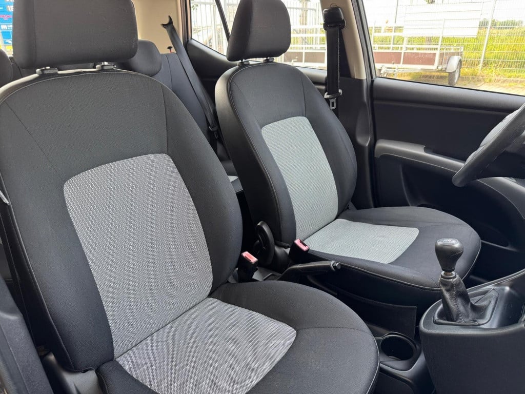 Hyundai I 10 1.1 active orange b.