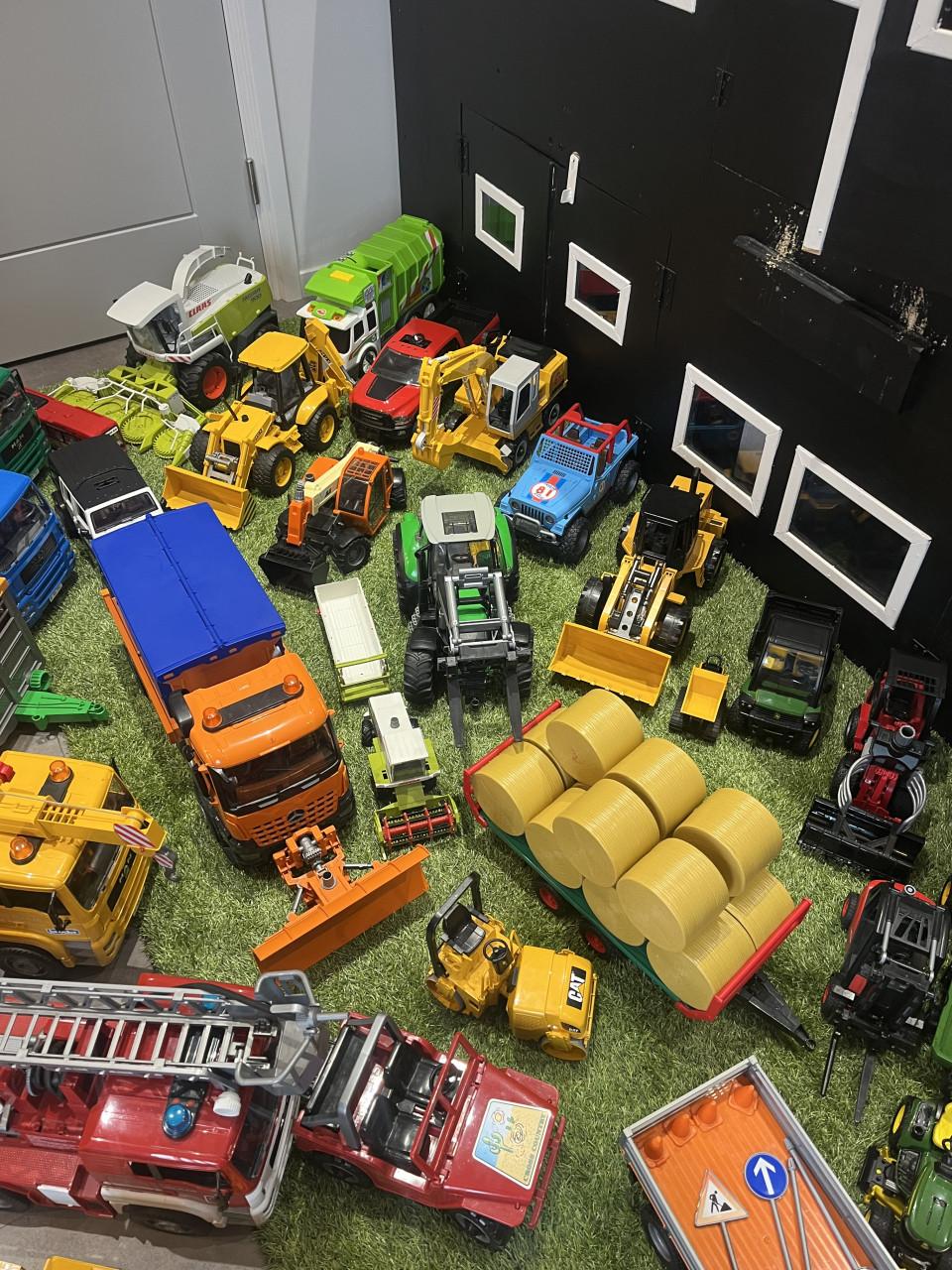 Te koop grote hoeveelheid bruder speelgoed