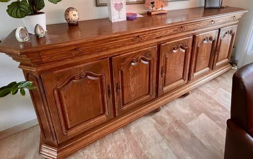 Groot houten dressoir
