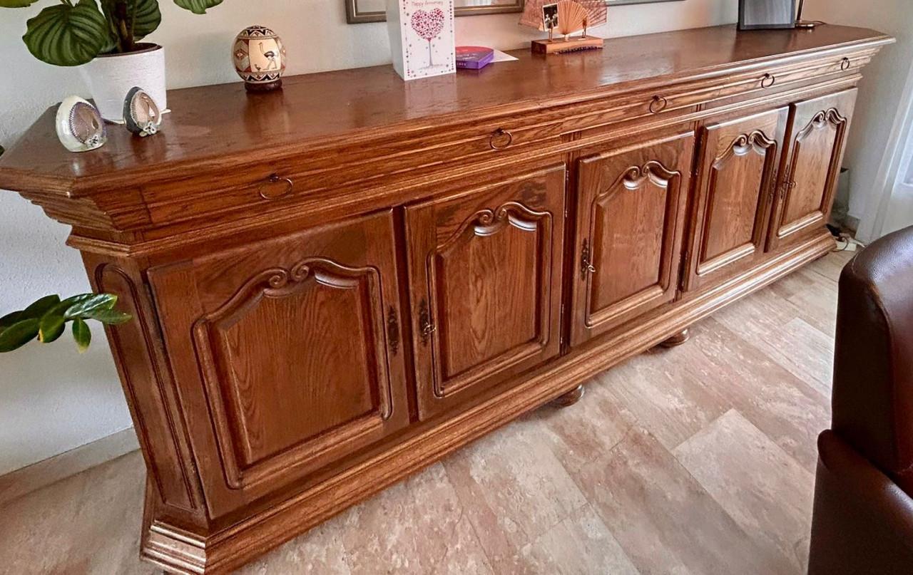 Groot houten dressoir