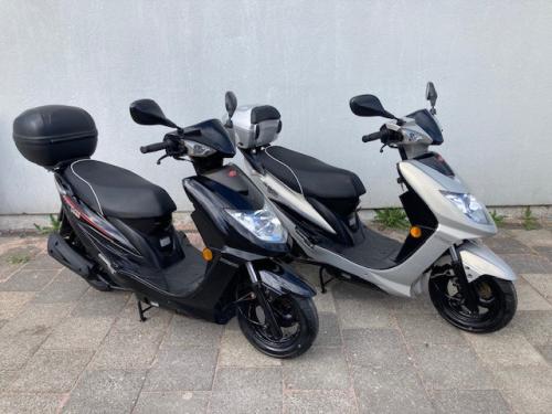 2X KYMCO VP50 SNOR SCOOTERS TE KOOP ! BEIDEN WEINIG KM !!