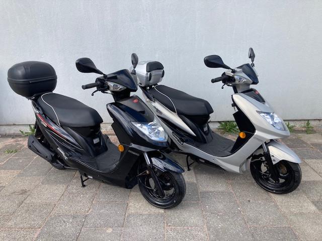 2X KYMCO VP50 SNOR SCOOTERS TE KOOP ! BEIDEN WEINIG KM !!