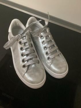 Splinter nieuwe leren sneakers maat 38 zilver kleur