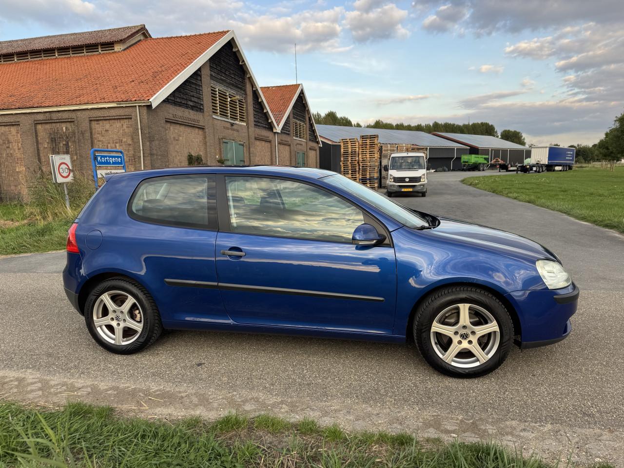 Volkswagen Golf 5 1.4 Trendline benzine met een vol jaar APK!