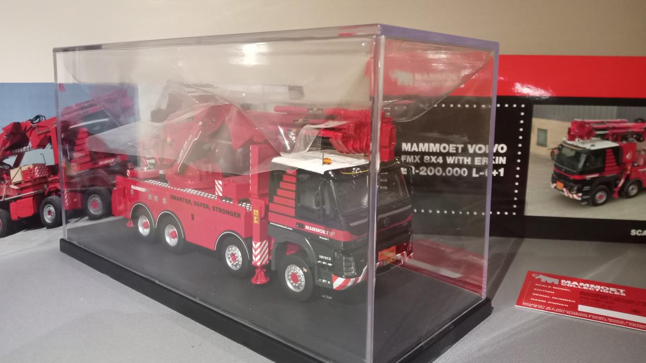 Mammoet Volvo FMX 8x4 met Erkin 200.00L-6.1