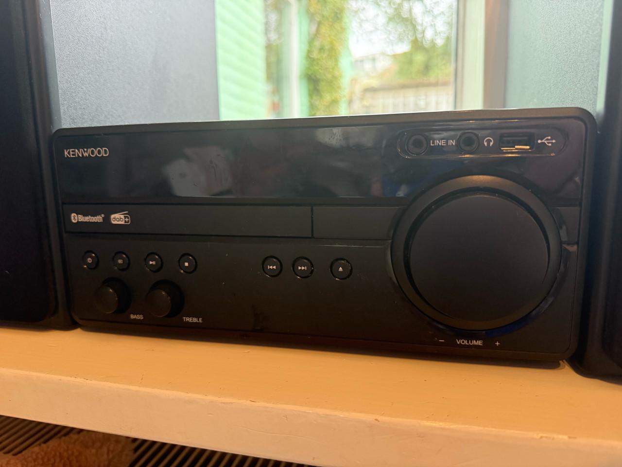 Kenwood M-819DAB