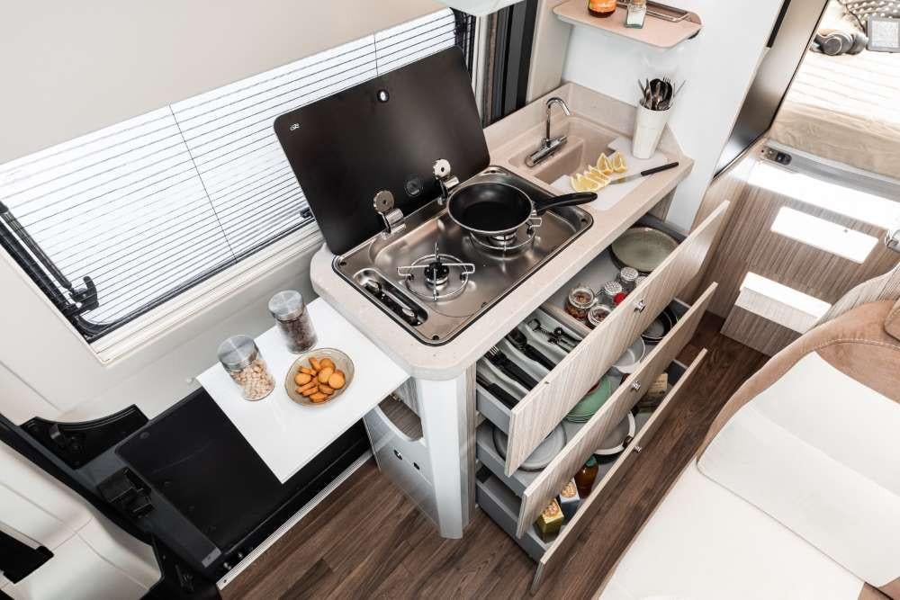 Elnagh E-Van Duo Premium - Automaat - Lengtebedden - 2024