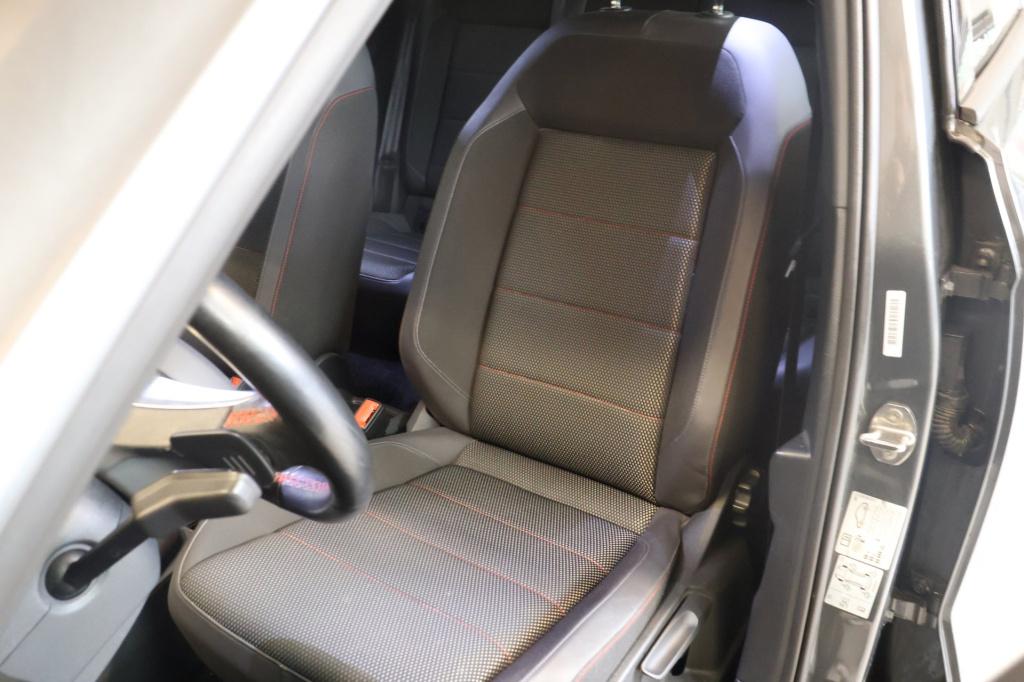 Volkswagen T-roc 1.5 tsi sport business r|stoelverwarming|trekhaak|parkeers