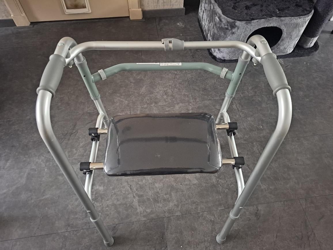 OPVOUWBAAR LOOPREK MET EXTERN OPKLIKBAAR ZITGEDEELTE