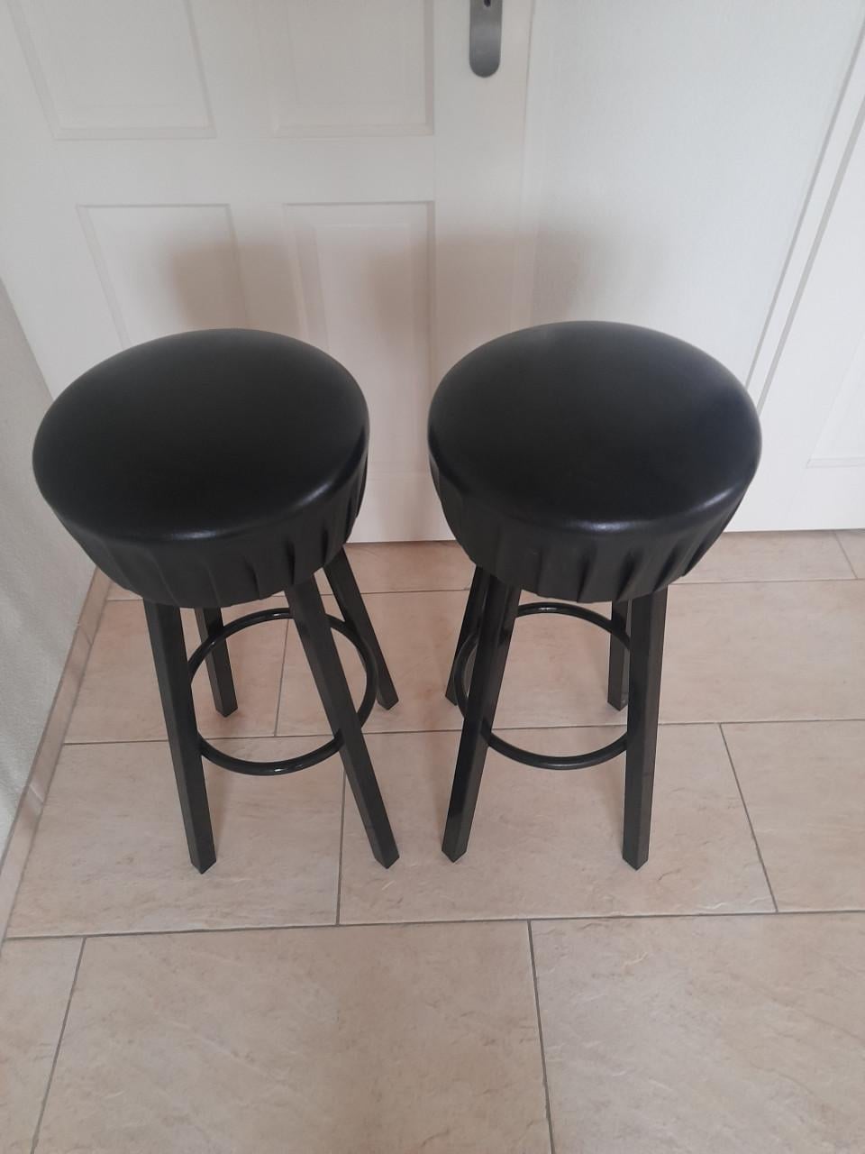 2 Barkrukken  (in goede nette staat )