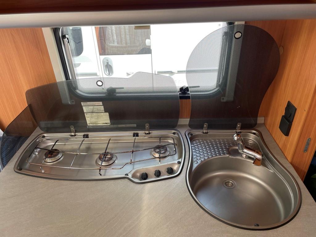 Knaus Sport 450 FU met mover
