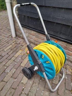 Gardena Slangenwagen + 40 m. Tricotech slang ( in goede staat )