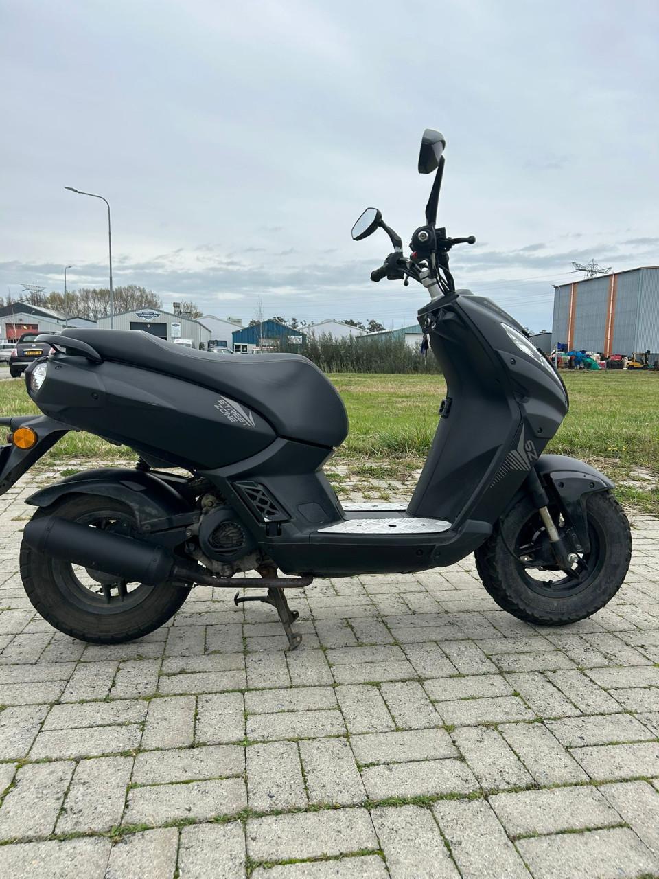 Peugeot Street Zone Brom Scooter BJ 2023 13dKm