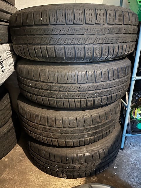 Winterbanden autobanden  215/70 R16
