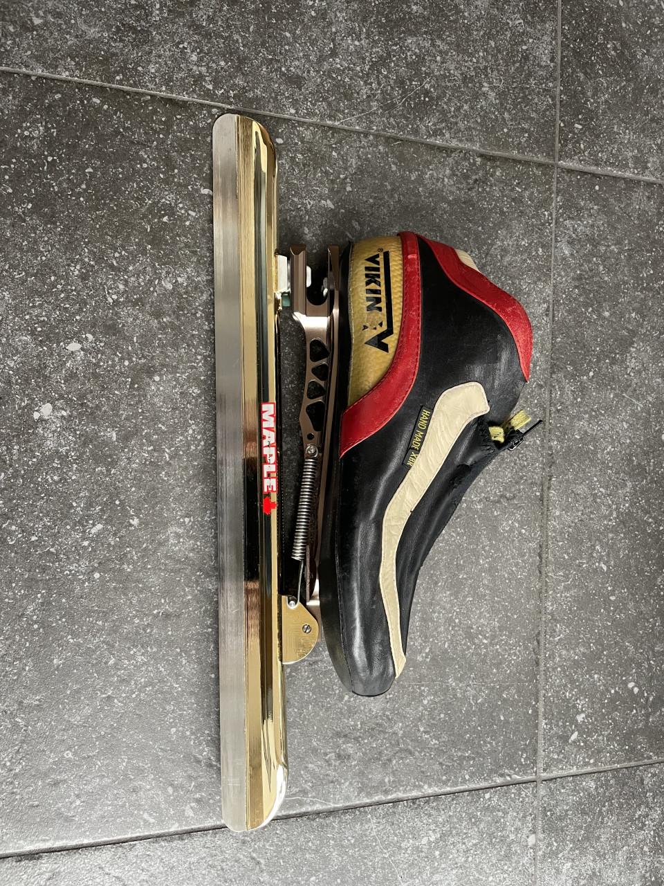 Viking Gold maat 43 met Maple Twin laser T-bone klapschaatsen