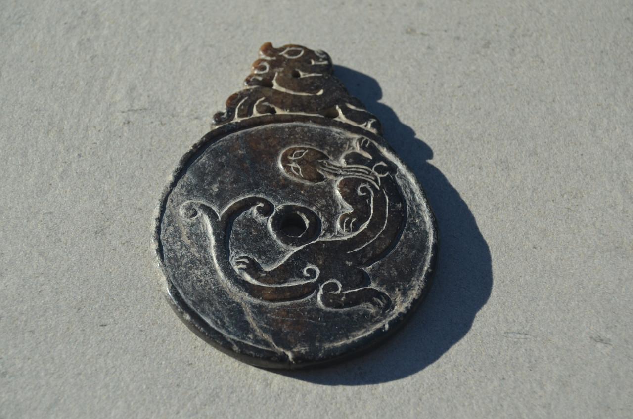 Antieke Chinese jade hanger (bi-schijf of Yu Bi?)