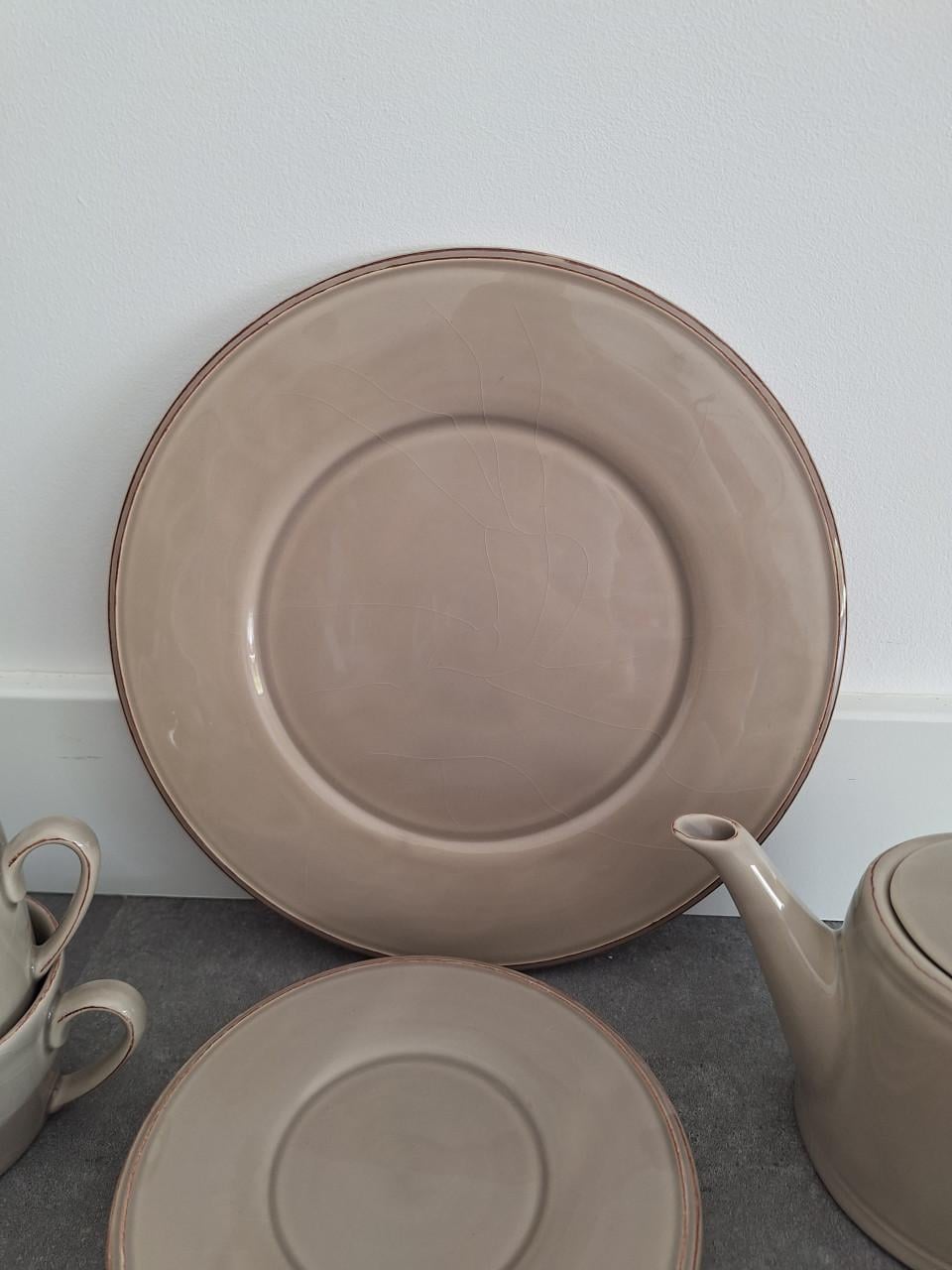 Mooi servies set, beige, theepot, kopjes, schalen