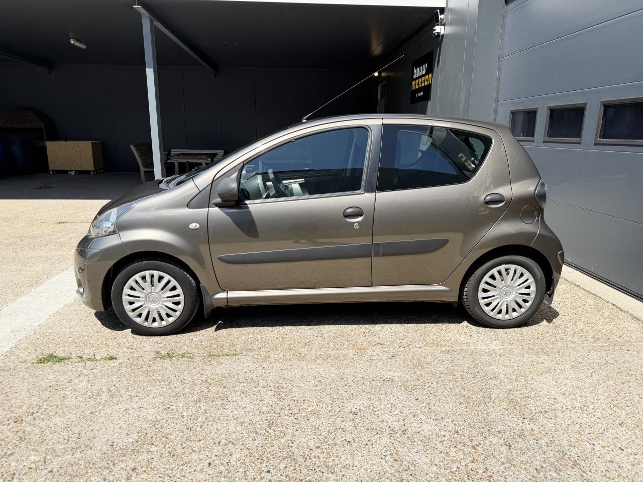 Toyota Aygo 1.0 12V Vvt-i 5DRS 2012 Bruin  Airco Apk Nap Navi