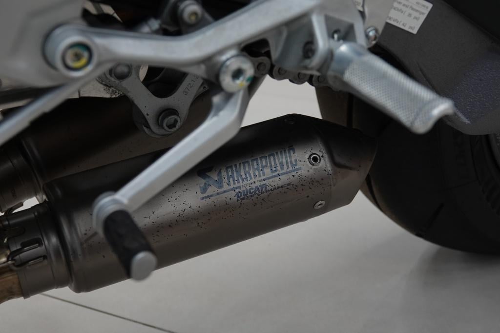 Ducati Streetfighter tour v4 s | akrapovic | carbon |