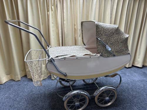 Poppenwagen