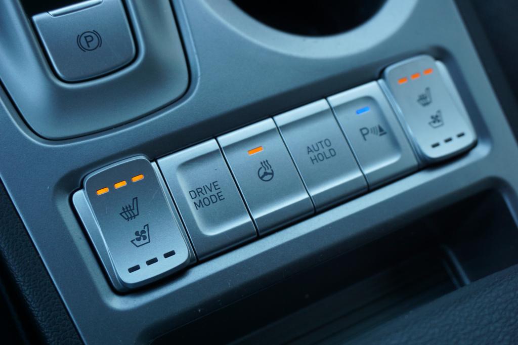 Hyundai Kona ev premium 64 kwh automaat - airco / navi / cruise / leder / s