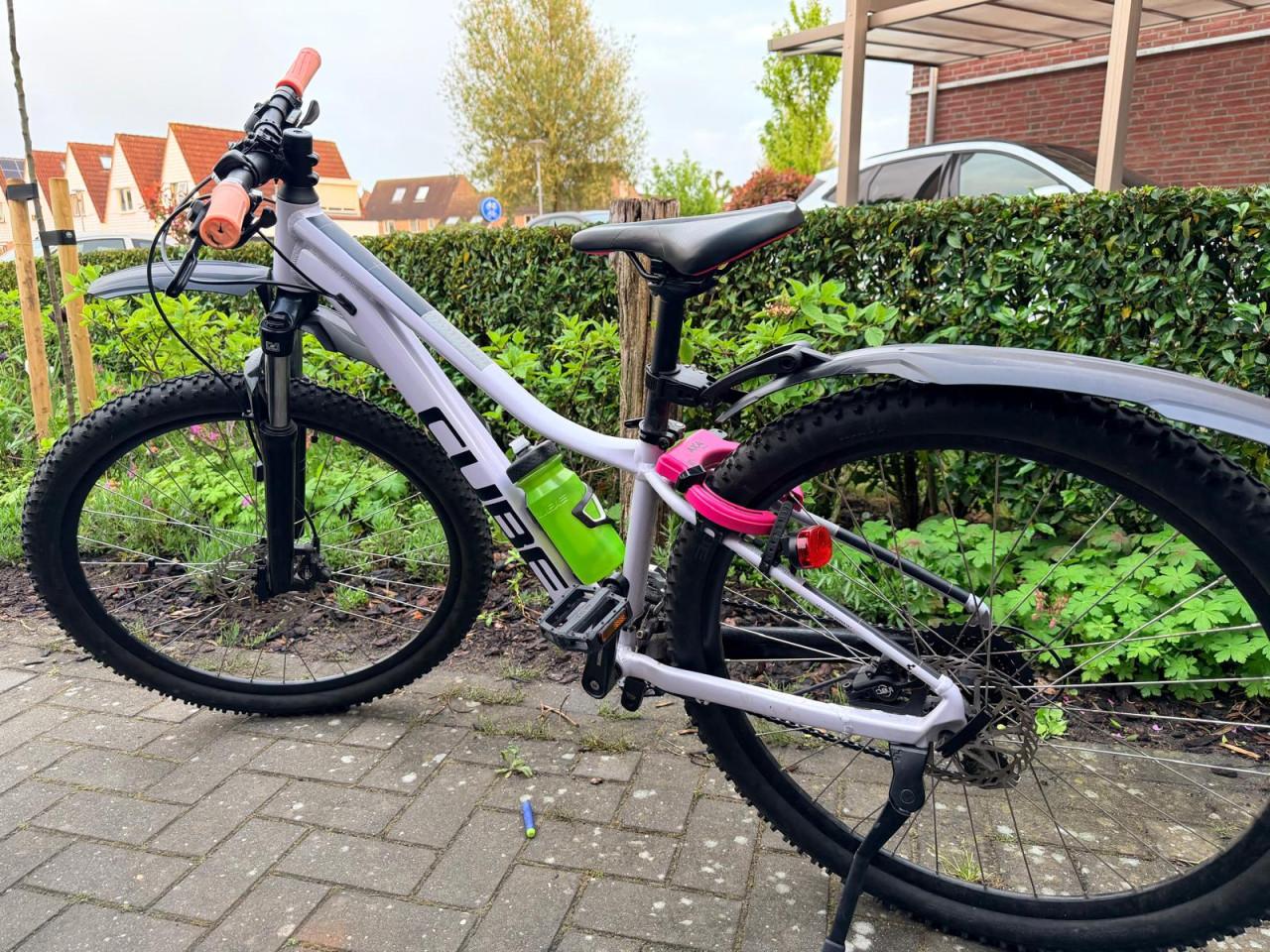 Kinder Cube Acid 240 mountainbike 24 inch