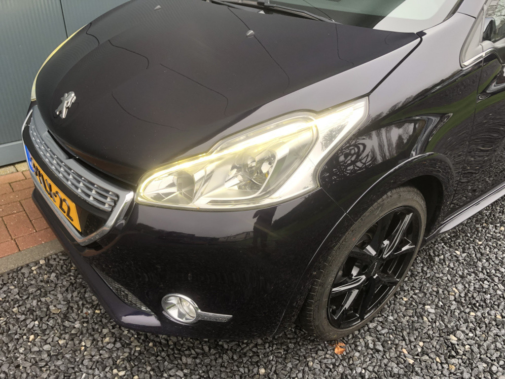 Peugeot 208 1.6 vti 120pk panoramdak 3-drs