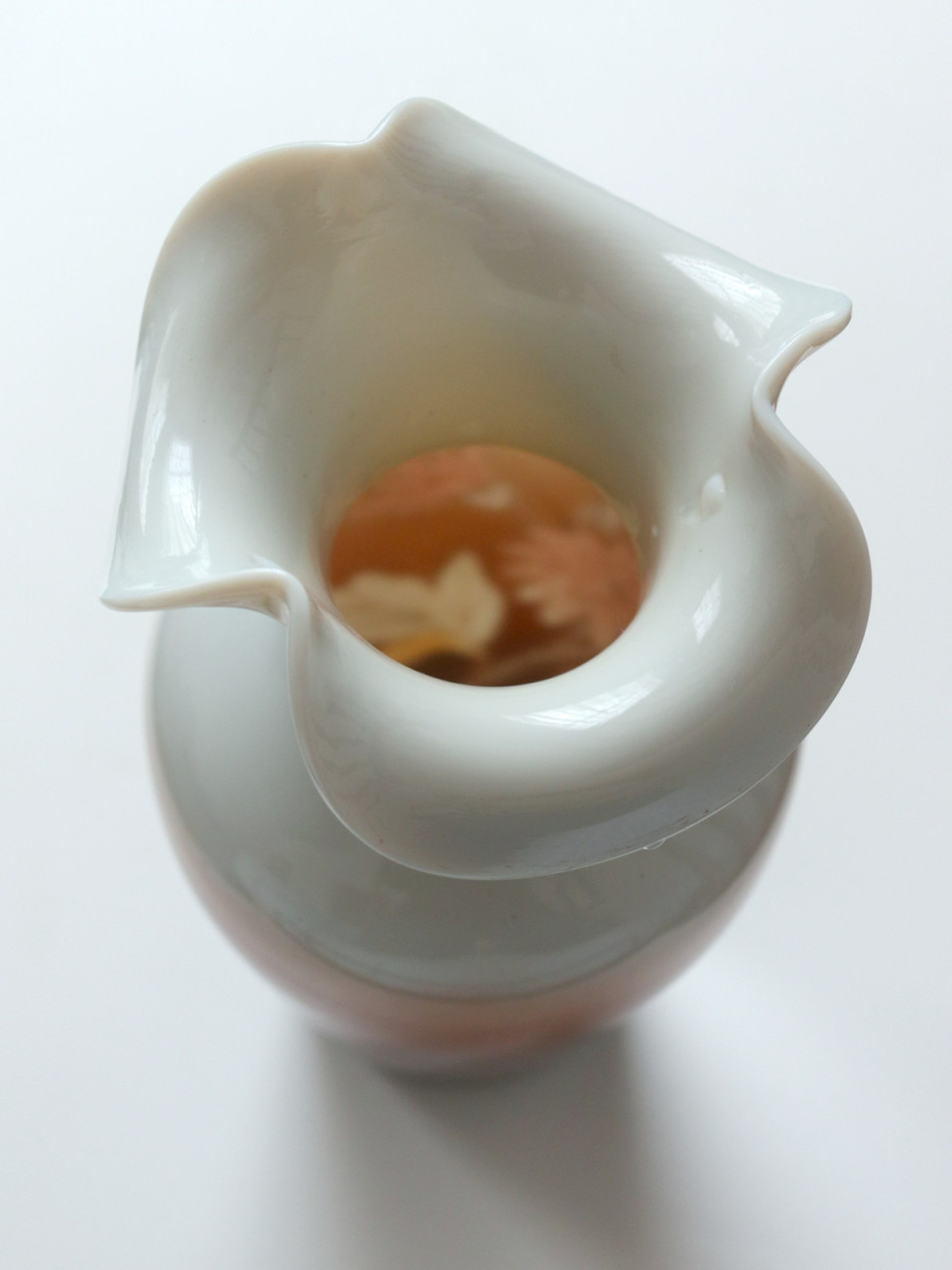 Twee opaline vazen