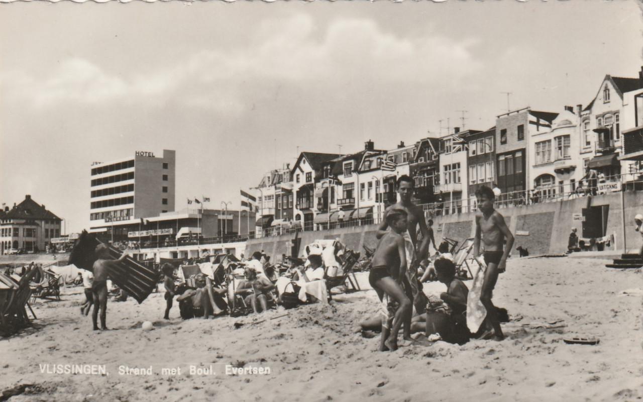 5 ansichtkaarten van Vlissingen en 5 ansichtkaarten van Middelburg