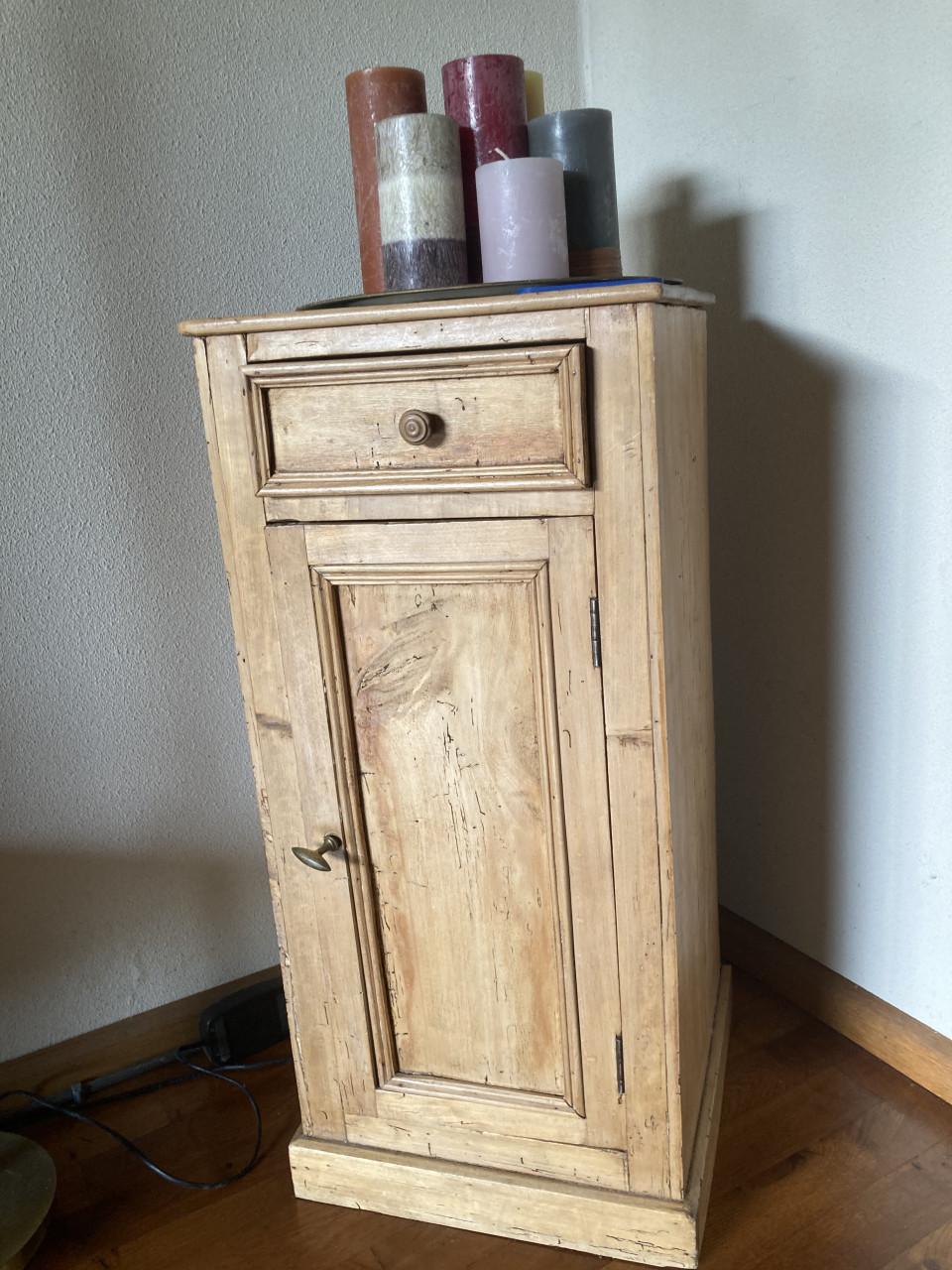 Antiek nachtkastje