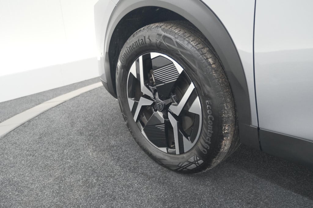Peugeot 2008 1.2 hybrid 136 allure | 360 camera | dodehoekdetectie | naviga