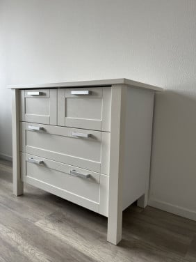 Commode wit