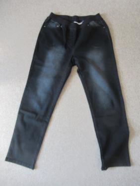 Zwarte Jeansbroek, één keer gedragen, zo goed als nieuw.