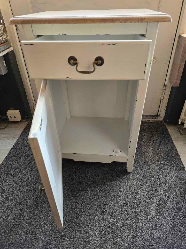 DIVERSE NACHTKASTJES BIJ 3Z FACTORY MAAR OOK GROTERE KASTEN KUNT U BIJ ONS