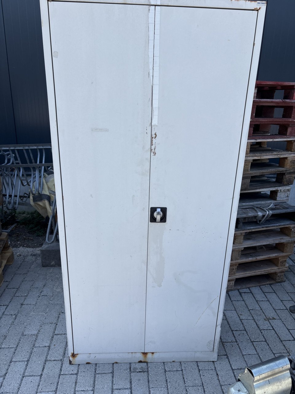 Draaideurkast garagekast metalen kast